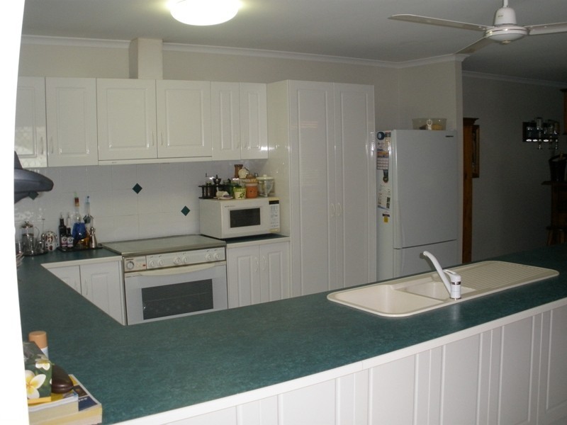 10  Matterson Ave, Blacks Beach QLD 4740