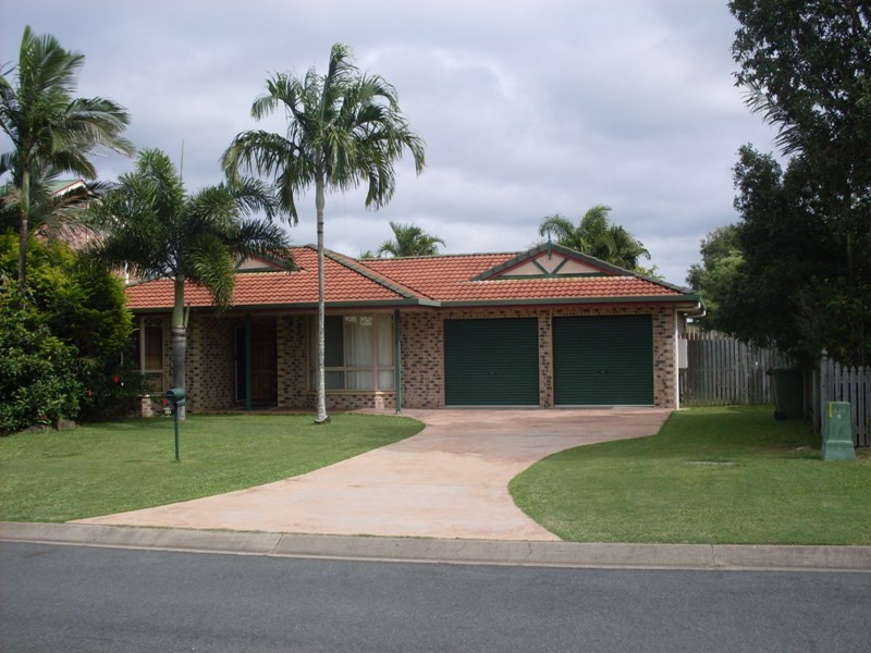 11 Frank Cowley, Glenella QLD 4740