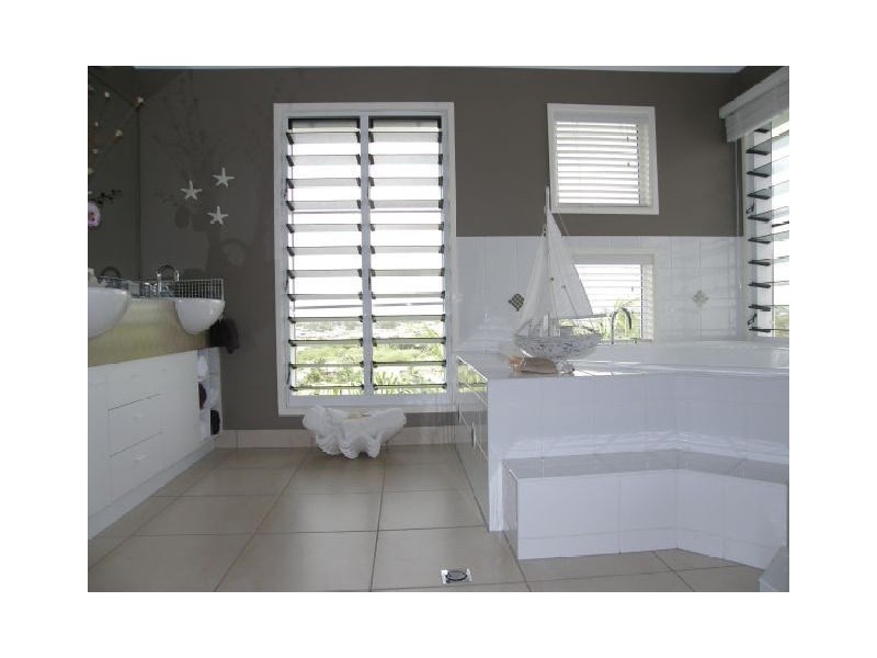 11 Sunrise Place, Blacks Beach QLD 4740