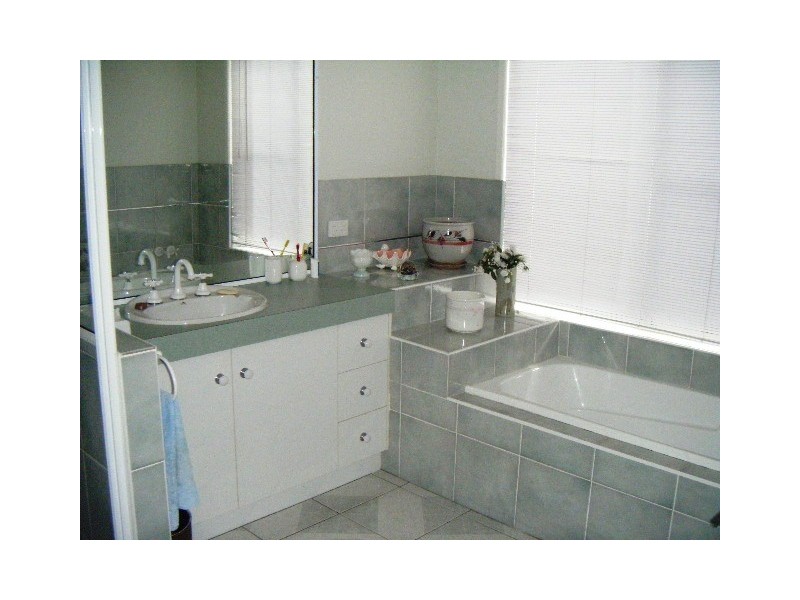 10 Marzan St, Rural View QLD 4740