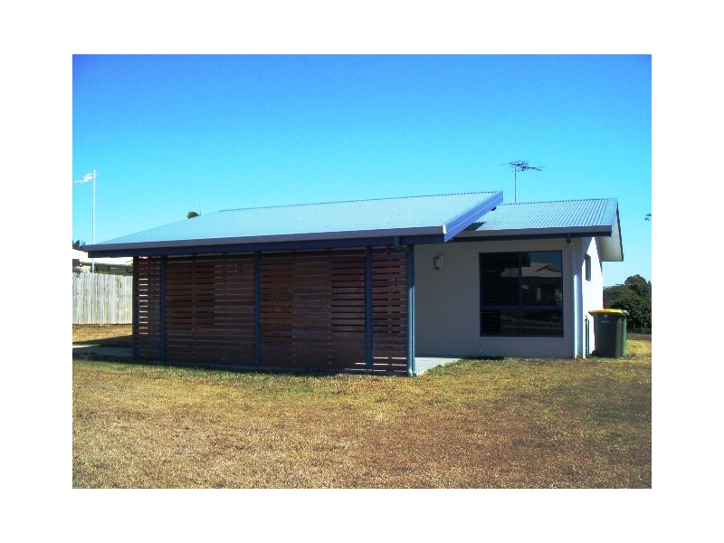 9  Robinson Avenue, Walkerston QLD 4751