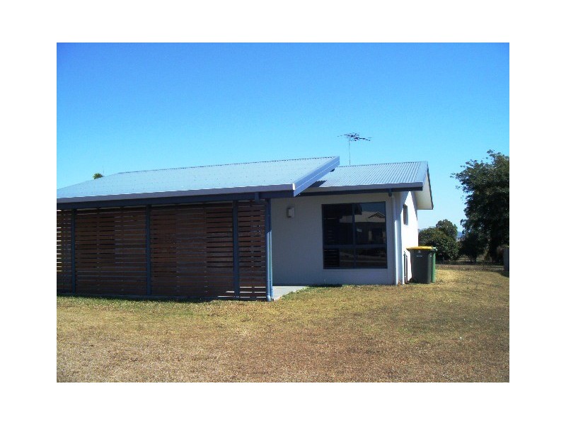 9  Robinson Avenue, Walkerston QLD 4751