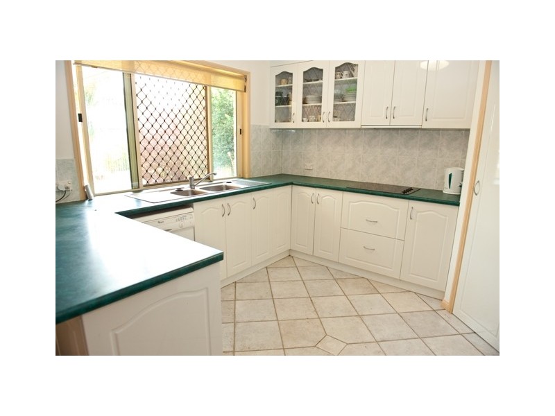 16 Toorak Street, Glenella QLD 4740