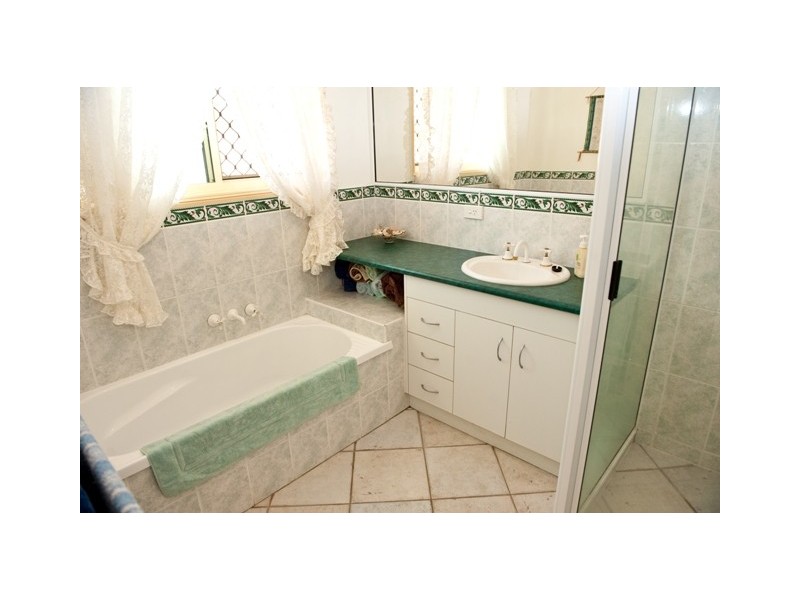 16 Toorak Street, Glenella QLD 4740