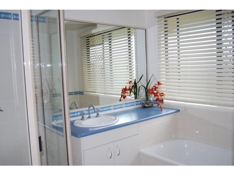 4 Mark, Glenella QLD 4740