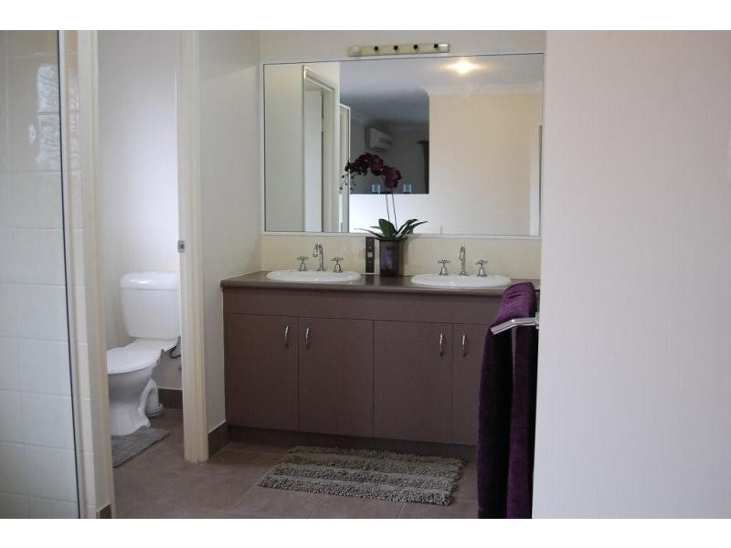 4 Mark, Glenella QLD 4740