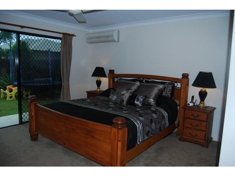 4 Mark, Glenella QLD 4740