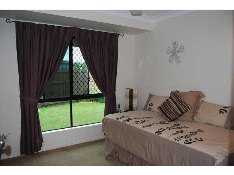 4 Mark, Glenella QLD 4740