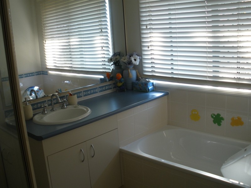 4 Mark, Glenella QLD 4740