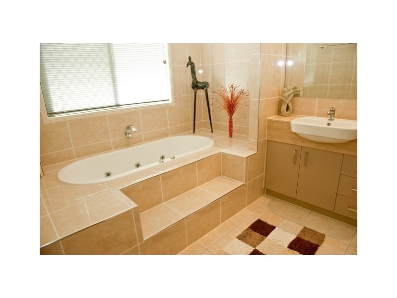 13 Bonsai Court, Glenella QLD 4740