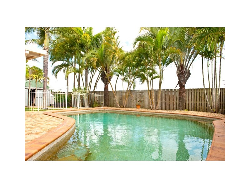 10 Border Street, Glenella QLD 4740