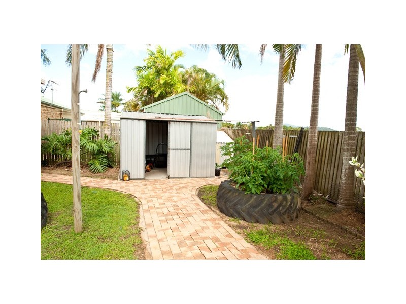 10 Border Street, Glenella QLD 4740