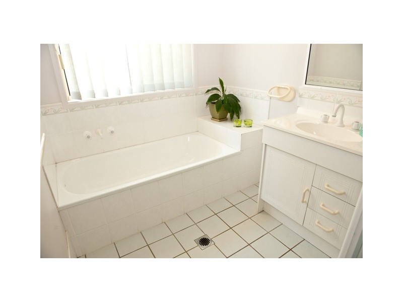 4 Inverness Court, Beaconsfield QLD 4740