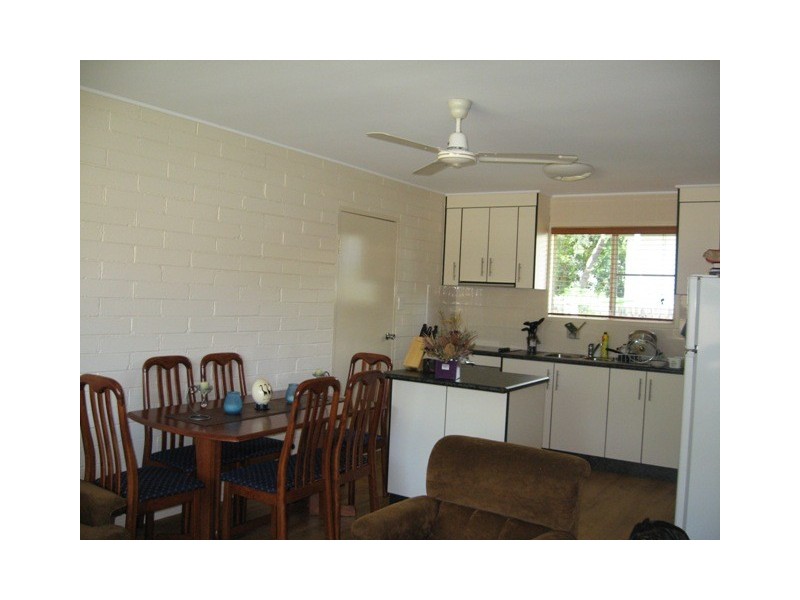 Unit 3 4 Old Shoal Point Road, Bucasia QLD 4750