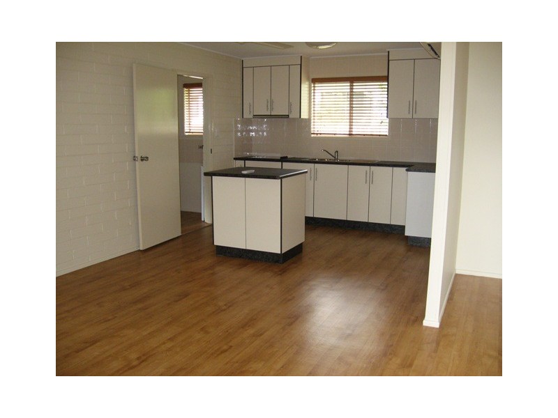 Unit 3 4 Old Shoal Point Road, Bucasia QLD 4750