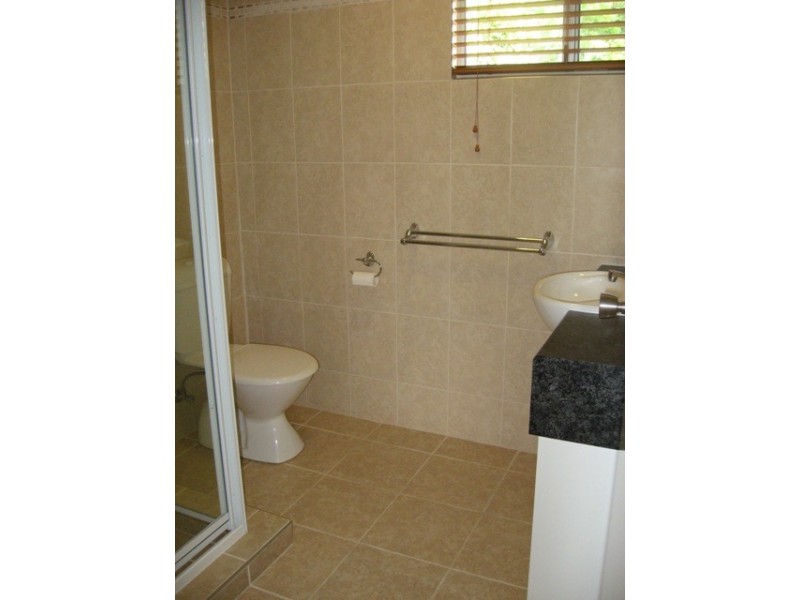 Unit 3 4 Old Shoal Point Road, Bucasia QLD 4750