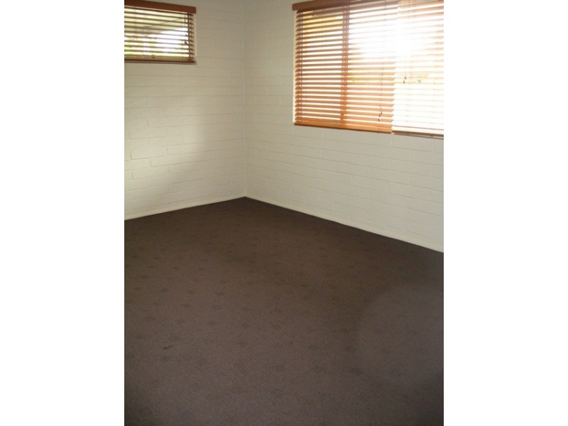 Unit 3 4 Old Shoal Point Road, Bucasia QLD 4750