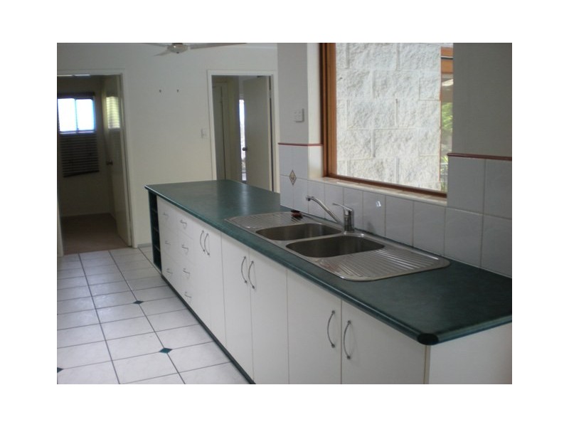 28 KINNON STREET, Glenella QLD 4740