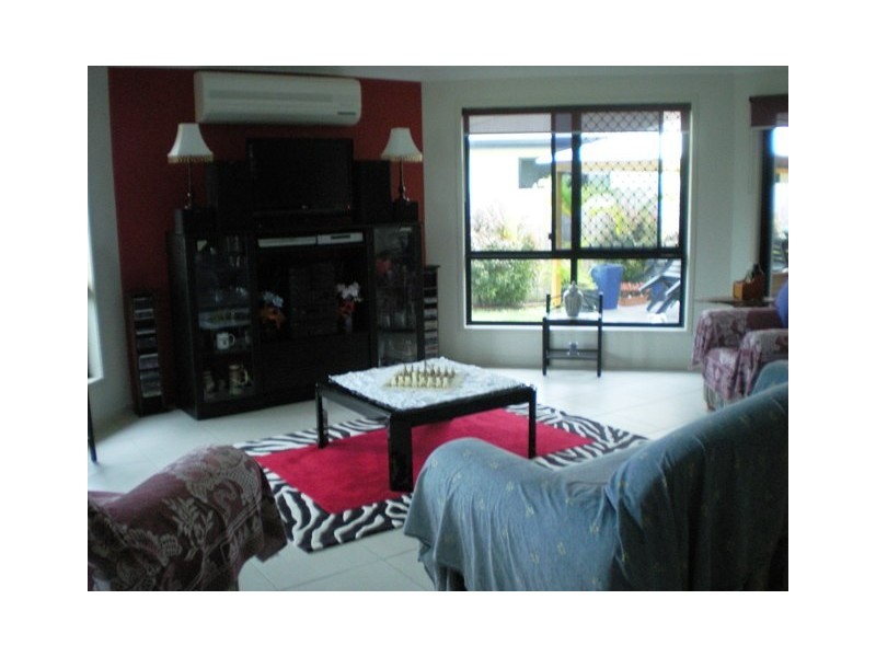 48 VICTOR AVENUE, Glenella QLD 4740