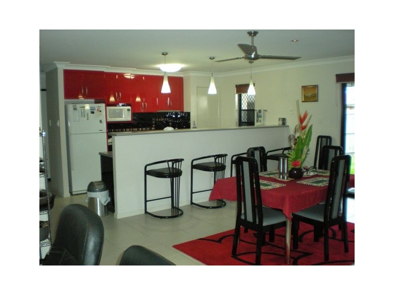 48 VICTOR AVENUE, Glenella QLD 4740