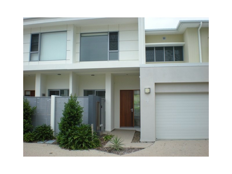 UNIT 4 BELANGASON WAY, Shoal Point QLD 4750