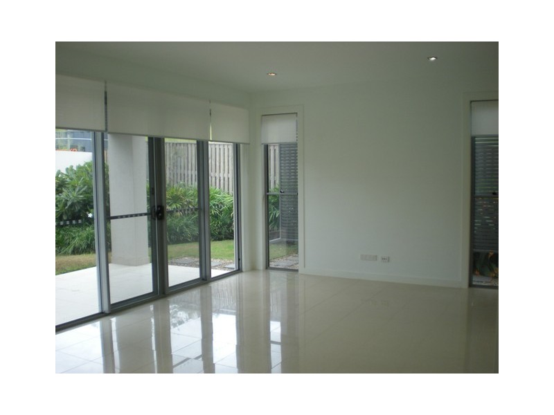 UNIT 4 BELANGASON WAY, Shoal Point QLD 4750