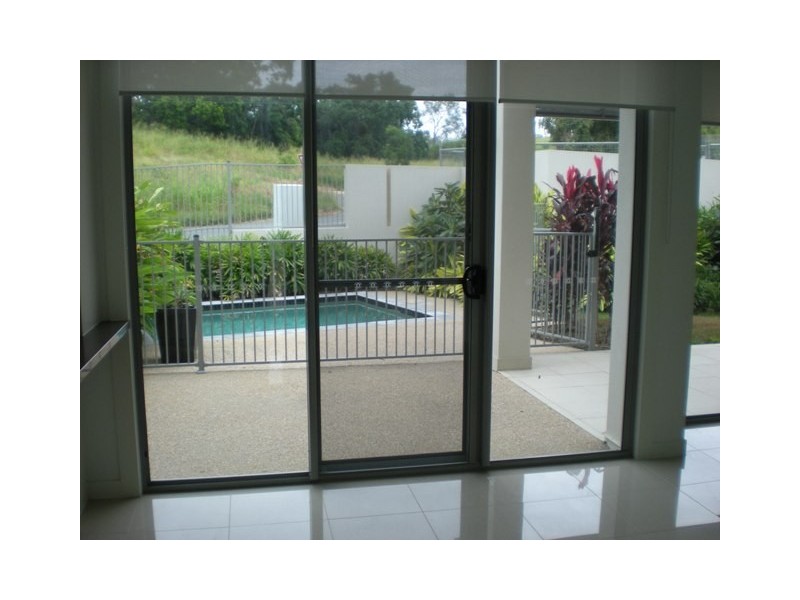 UNIT 4 BELANGASON WAY, Shoal Point QLD 4750