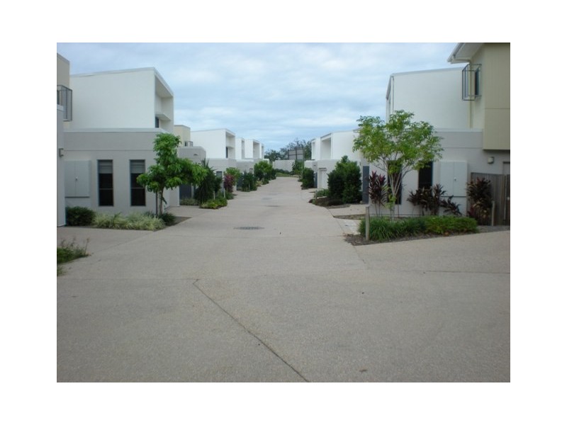 UNIT 4 BELANGASON WAY, Shoal Point QLD 4750