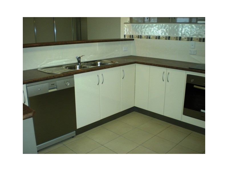 6 JOSEPH COURT, Glenella QLD 4740