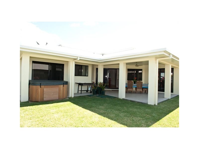 9 Woodroffe Place, Glenella QLD 4740