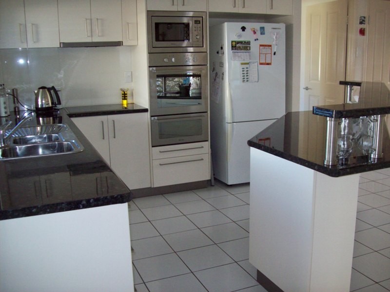 35 Frank Cowley, Glenella QLD 4740