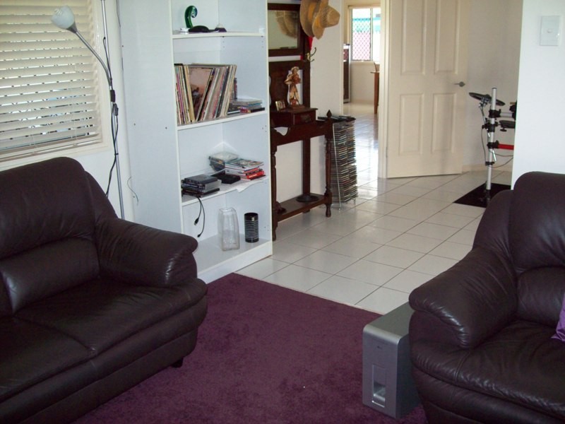 35 Frank Cowley, Glenella QLD 4740