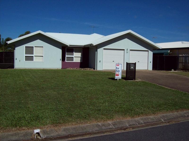 35 Frank Cowley, Glenella QLD 4740