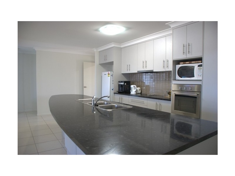 48 Gingham Street, Glenella QLD 4740