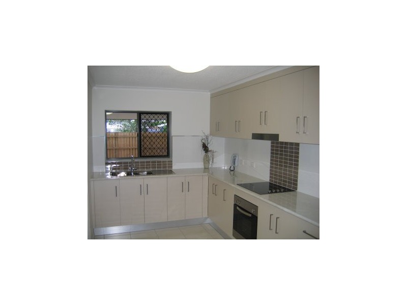 UNIT 2 361  Alfred St, Mackay QLD 4740