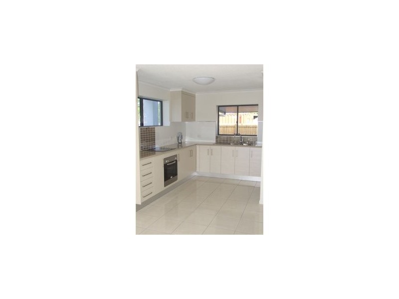 UNIT 2 361  Alfred St, Mackay QLD 4740