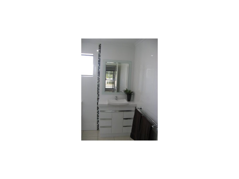 UNIT 2 361  Alfred St, Mackay QLD 4740