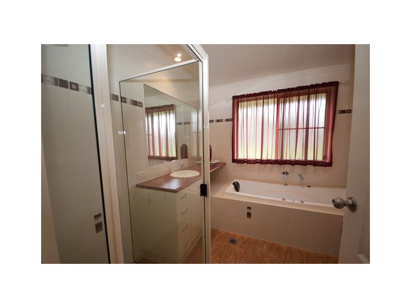 55 Victor Avenue, Glenella QLD 4740