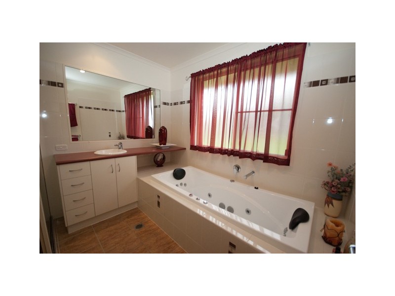 55 Victor Avenue, Glenella QLD 4740