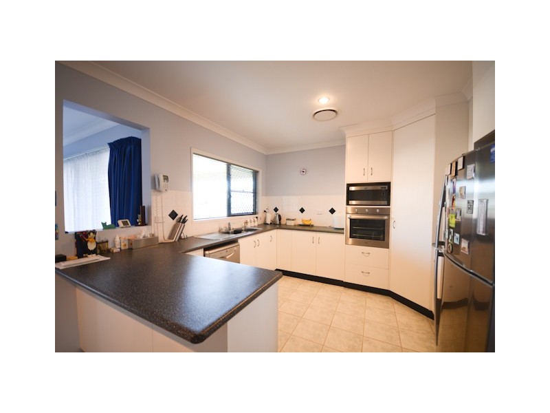 9 Tribute Court, Glenella QLD 4740