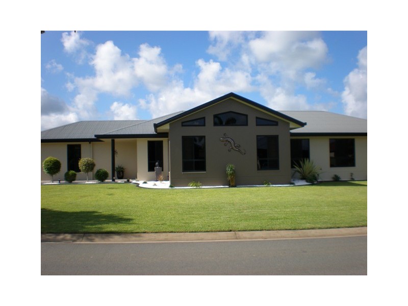 2 Leura Court, Glenella QLD 4740