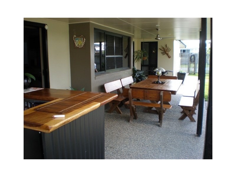 2 Leura Court, Glenella QLD 4740