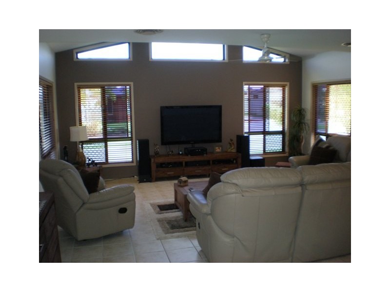 2 Leura Court, Glenella QLD 4740