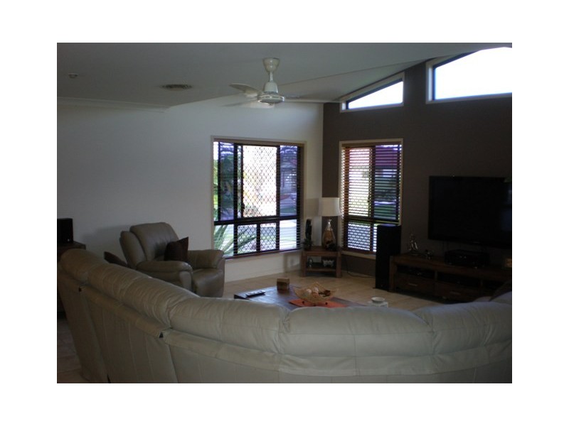 2 Leura Court, Glenella QLD 4740