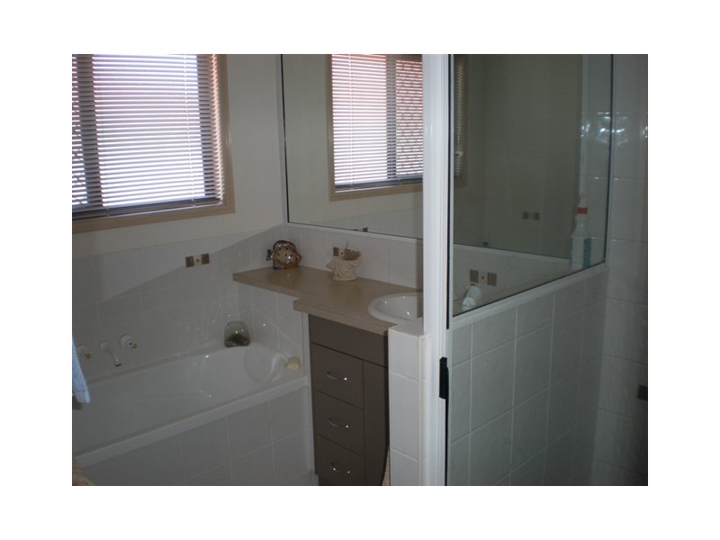 2 Leura Court, Glenella QLD 4740