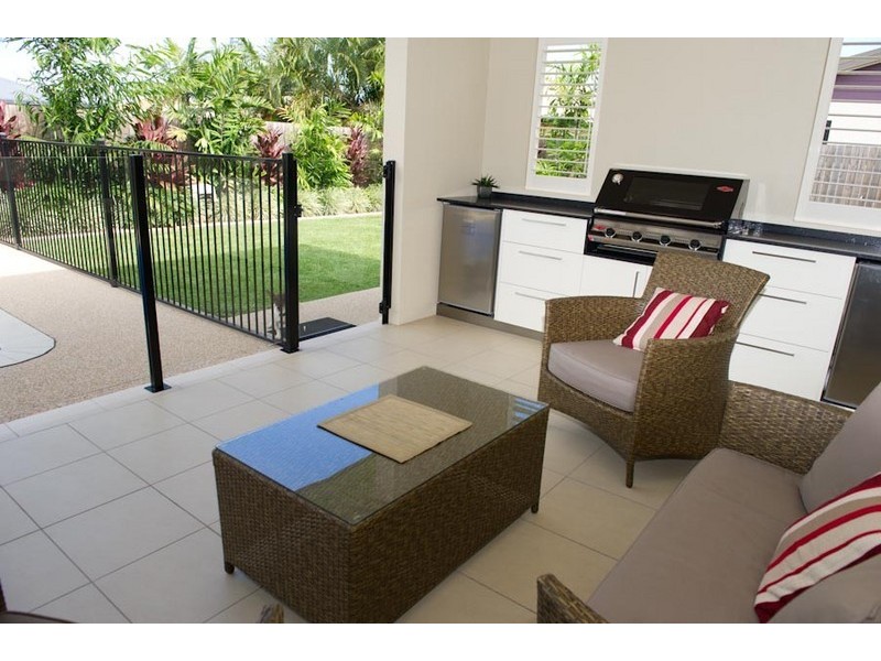 11 Chantilly Court, Glenella QLD 4740