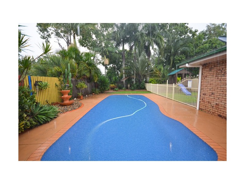 10 Bradman Drive, Glenella QLD 4740