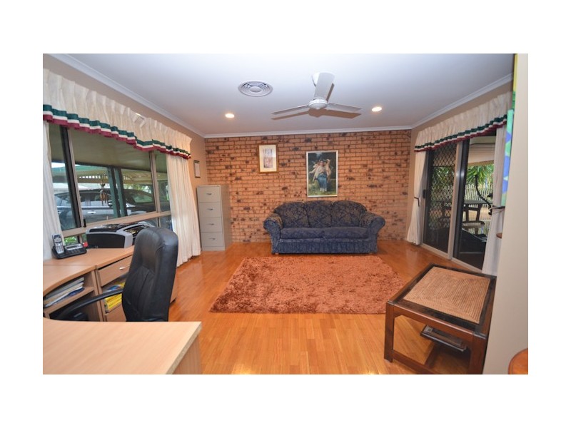 10 Bradman Drive, Glenella QLD 4740