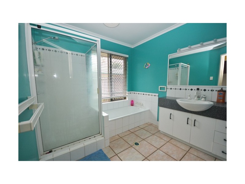 10 Bradman Drive, Glenella QLD 4740