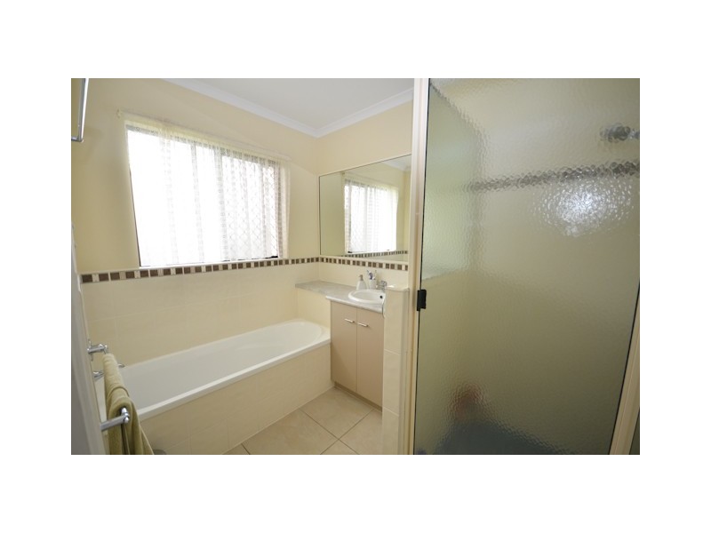 4 Jacob Street, Glenella QLD 4740